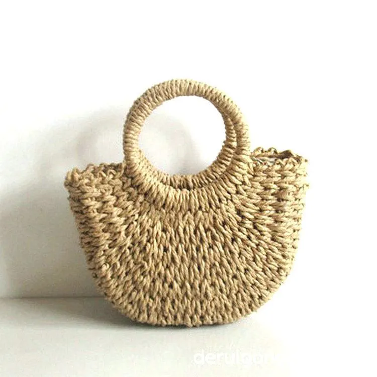 Round bucket woven holiday beach bag