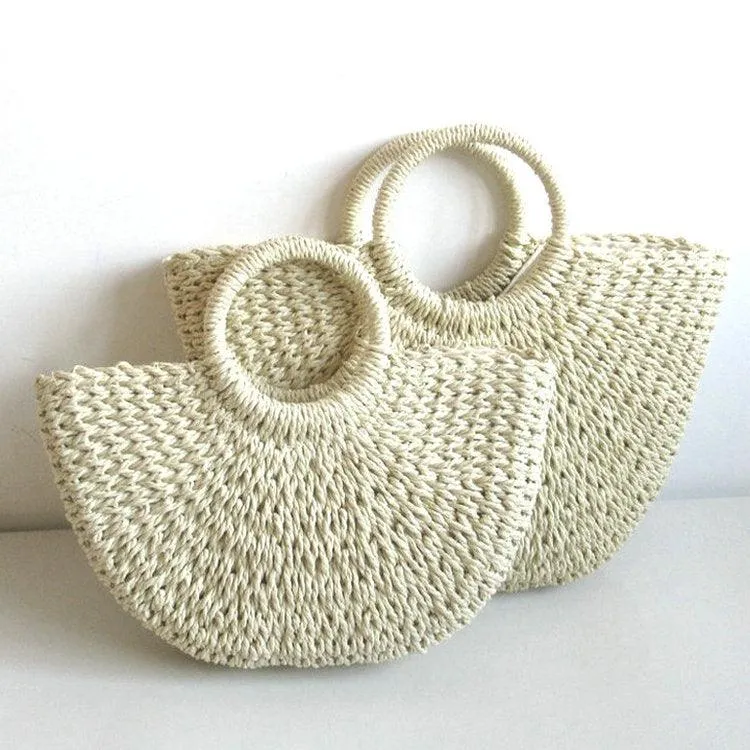 Round bucket woven holiday beach bag