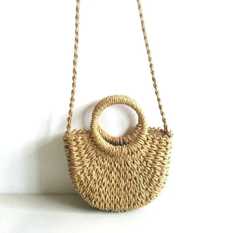 Round bucket woven holiday beach bag