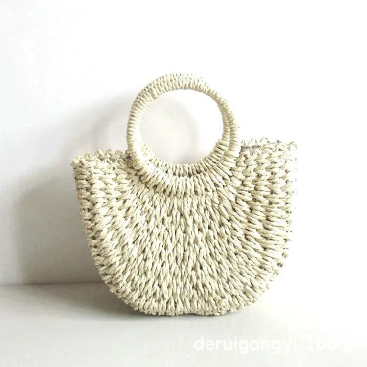 Round bucket woven holiday beach bag