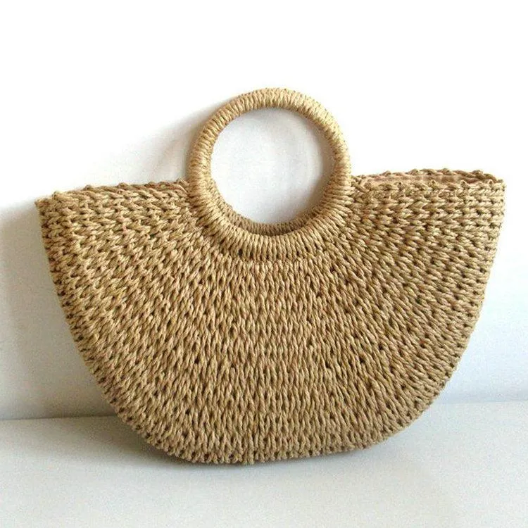 Round bucket woven holiday beach bag